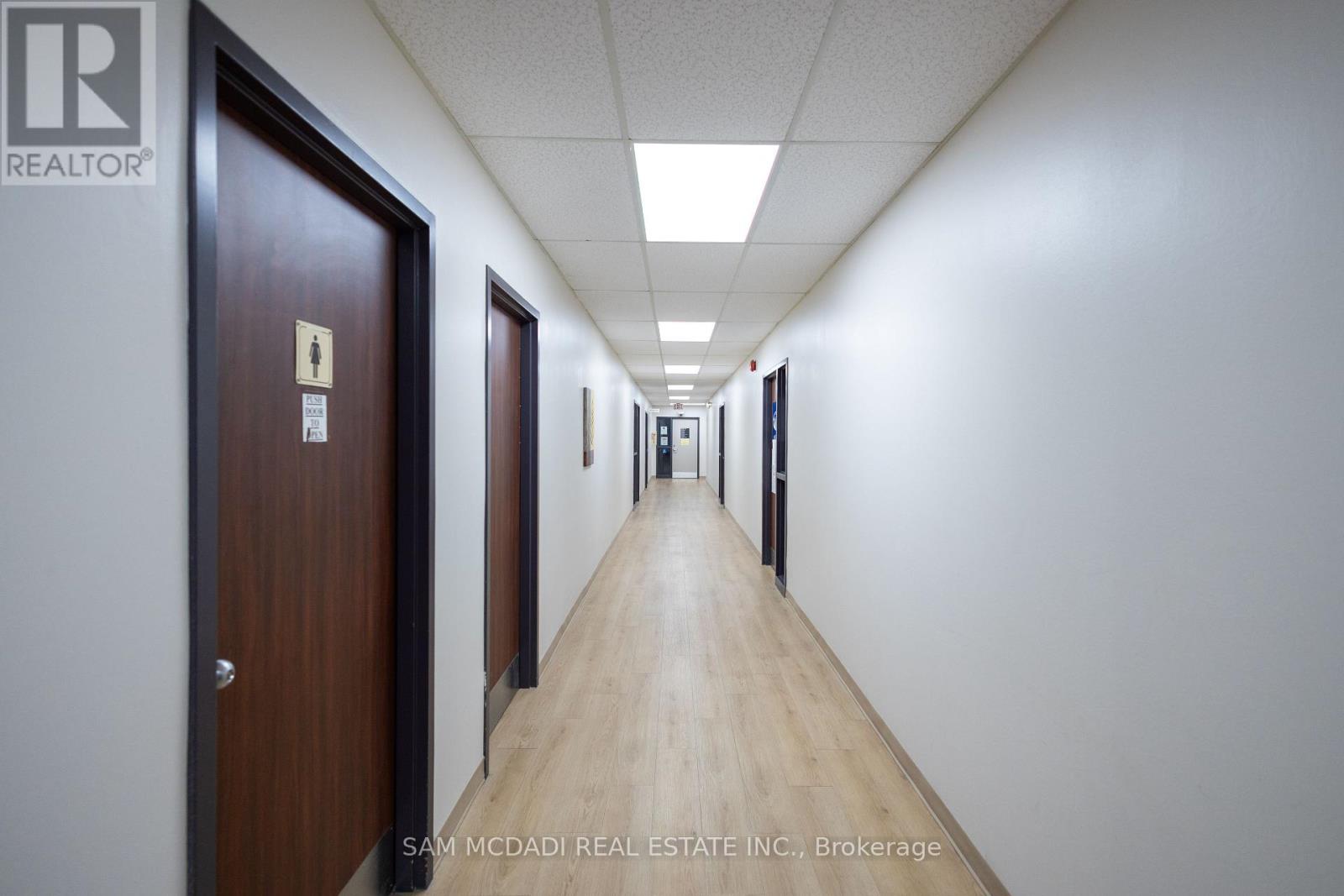 120 - 1060 Speers Road, Oakville, Ontario  L6L 2X4 - Photo 4 - W12503482