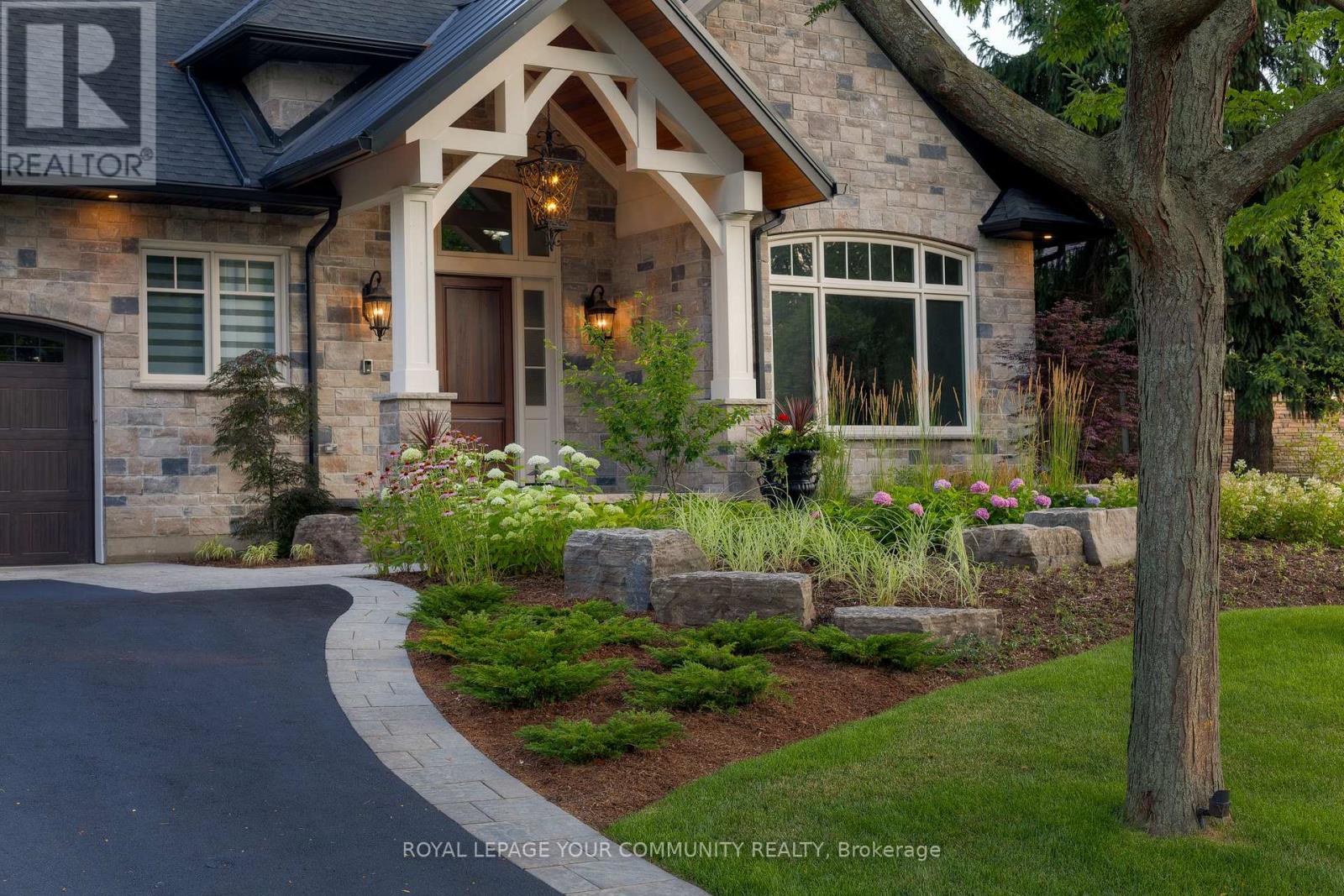 1551 Warland Road, Oakville, Ontario  L6L 1N4 - Photo 3 - W12503506