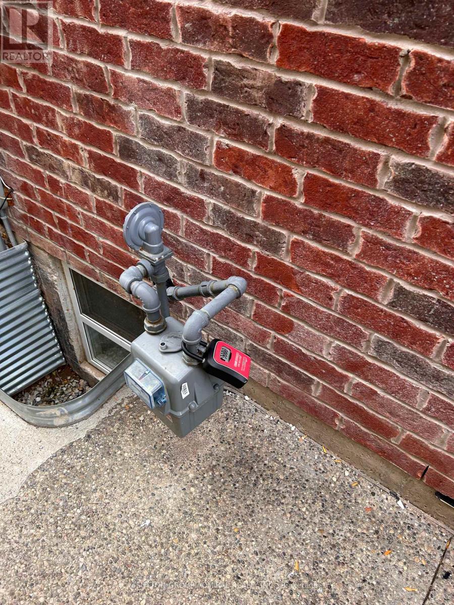 Basement - 39 Bassett Crescent, Brampton, Ontario  L6X 0E4 - Photo 20 - W12503508