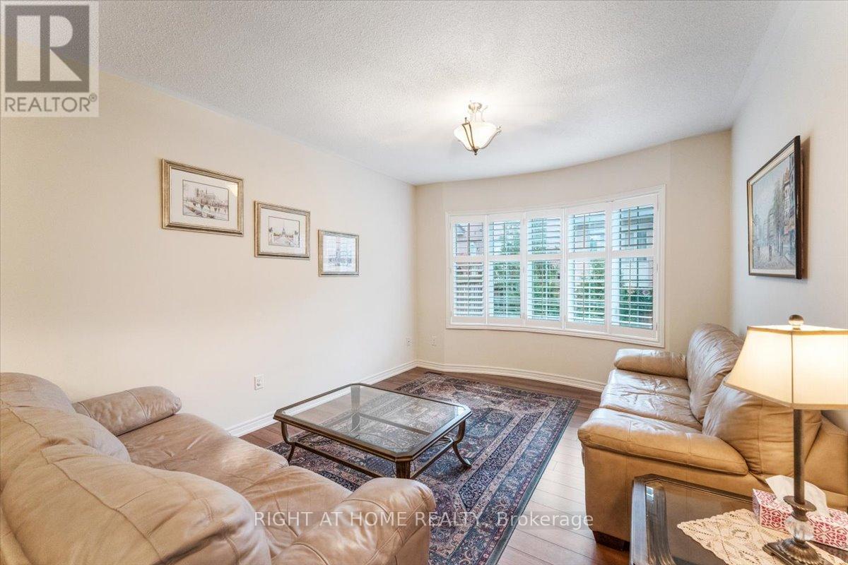 3229 Stoney Crescent N, Mississauga, Ontario  L5M 0V4 - Photo 12 - W12503516