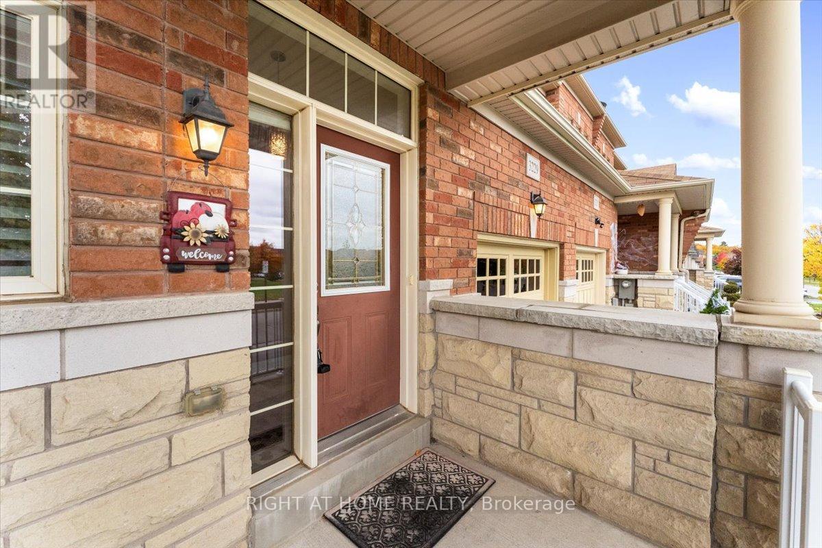 3229 Stoney Crescent N, Mississauga, Ontario  L5M 0V4 - Photo 2 - W12503516