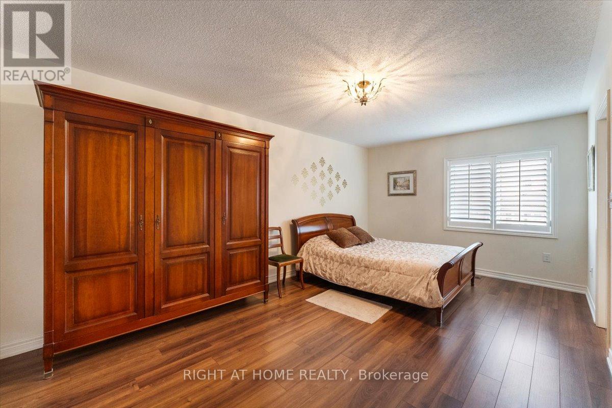 3229 Stoney Crescent N, Mississauga, Ontario  L5M 0V4 - Photo 23 - W12503516