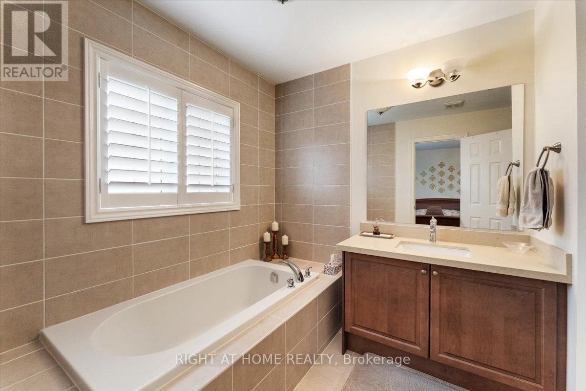 3229 Stoney Crescent N, Mississauga, Ontario  L5M 0V4 - Photo 24 - W12503516