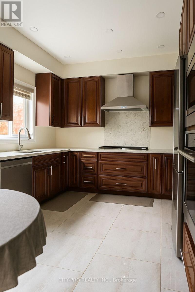 85 Bonistel Crescent, Brampton, Ontario  L7A 3H1 - Photo 5 - W12503554