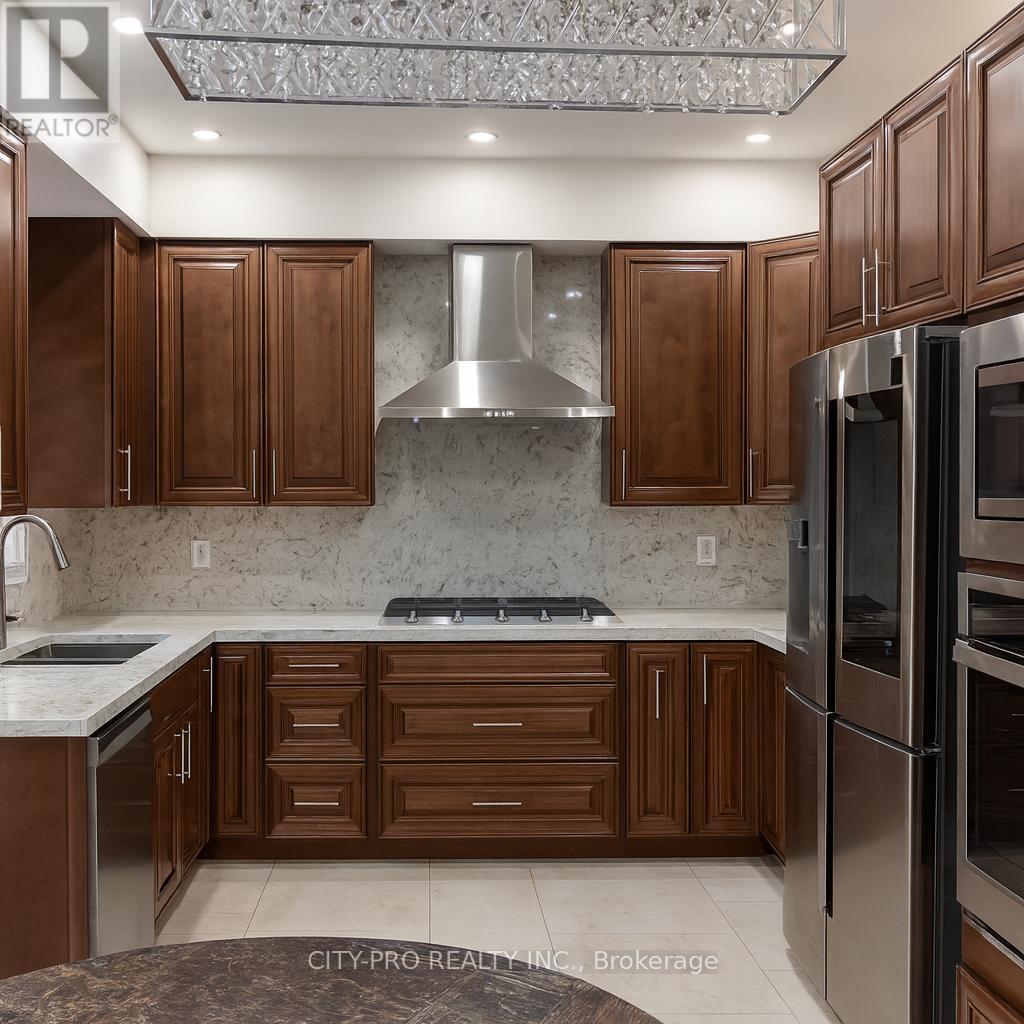 85 Bonistel Crescent, Brampton, Ontario  L7A 3H1 - Photo 7 - W12503554