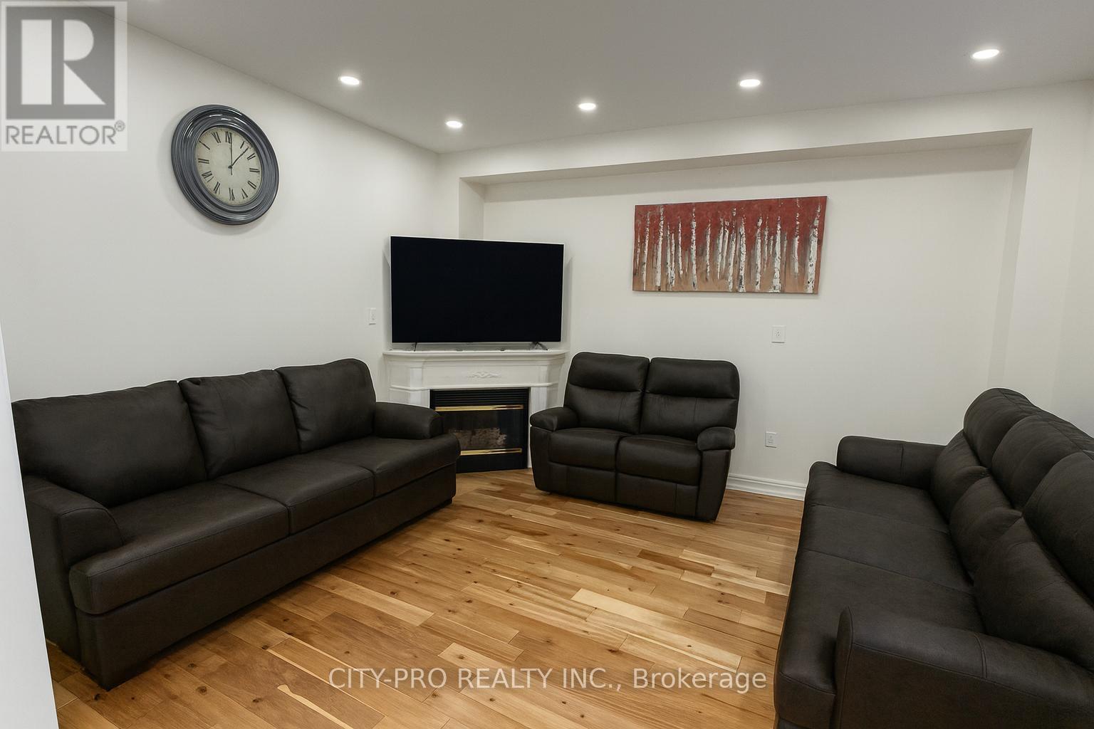 85 Bonistel Crescent, Brampton, Ontario  L7A 3H1 - Photo 9 - W12503554