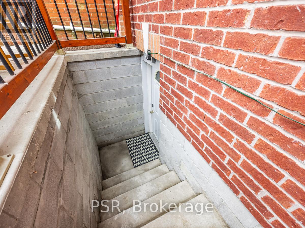 Lower - 371 Mcroberts Avenue, Toronto, Ontario  M6E 4R1 - Photo 15 - W12503578