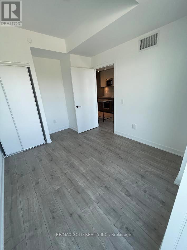 340 - 215 Lakeshore Road, Mississauga, Ontario  L5H 0A7 - Photo 11 - W12503584