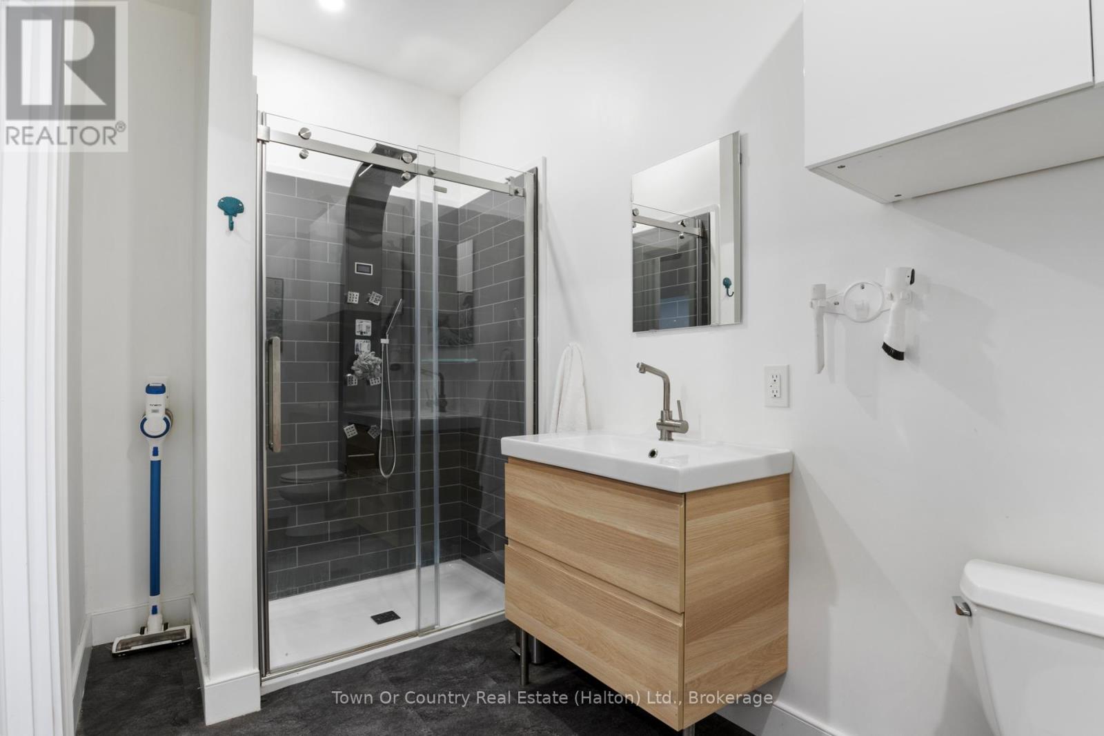 5041 Third Line, Erin, Ontario L7J 2L8 - Photo 36 - X12468457