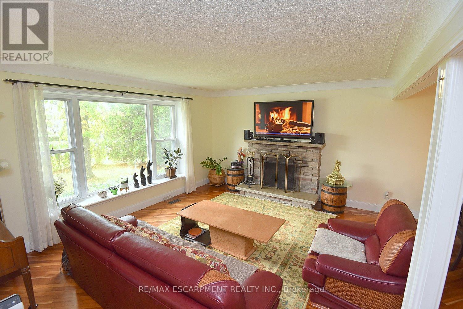 564 Evans Road, Hamilton, Ontario  L8B 0G7 - Photo 6 - X12503528