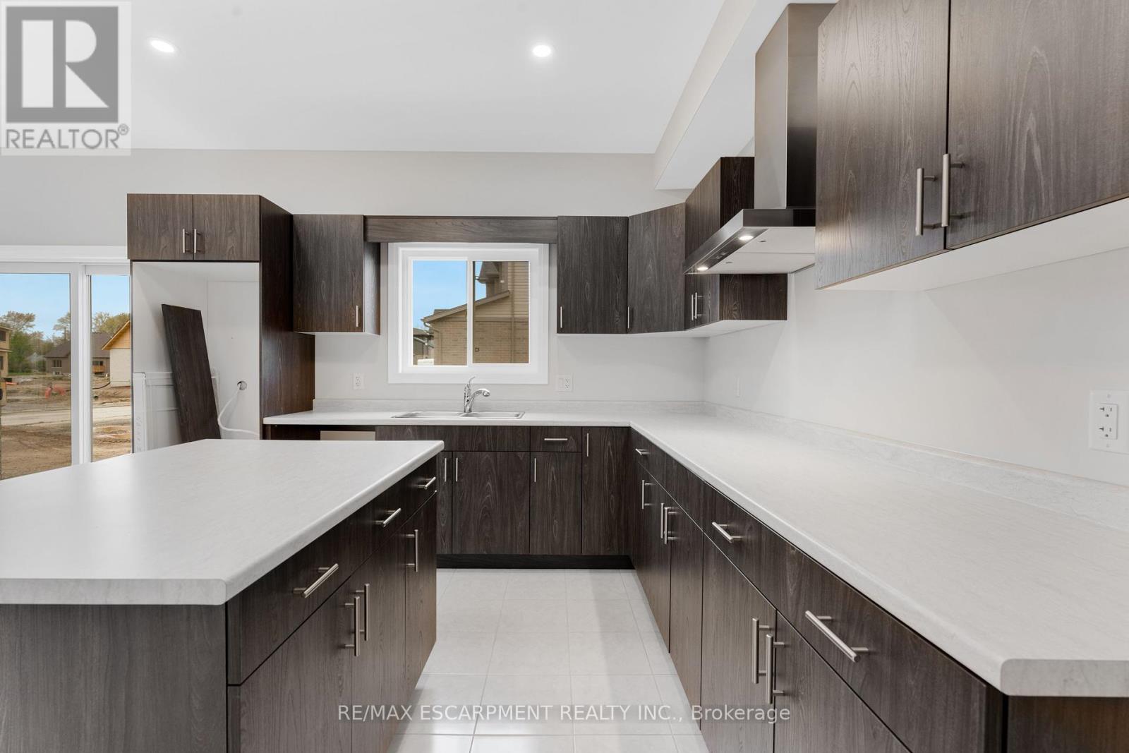 778 Bradford Avenue, Fort Erie, Ontario  L2A 0H3 - Photo 20 - X12155290