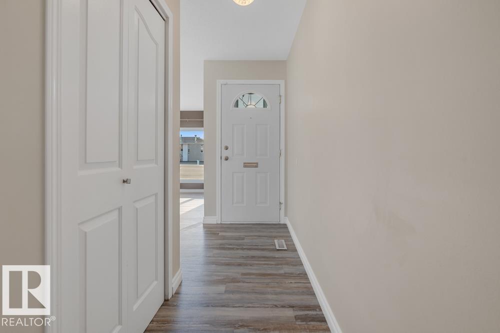 8712 151 Av Nw, Edmonton, Alberta  T5E 5Y2 - Photo 2 - E4464544