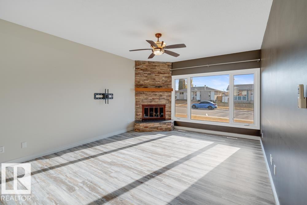 8712 151 Av Nw, Edmonton, Alberta  T5E 5Y2 - Photo 3 - E4464544