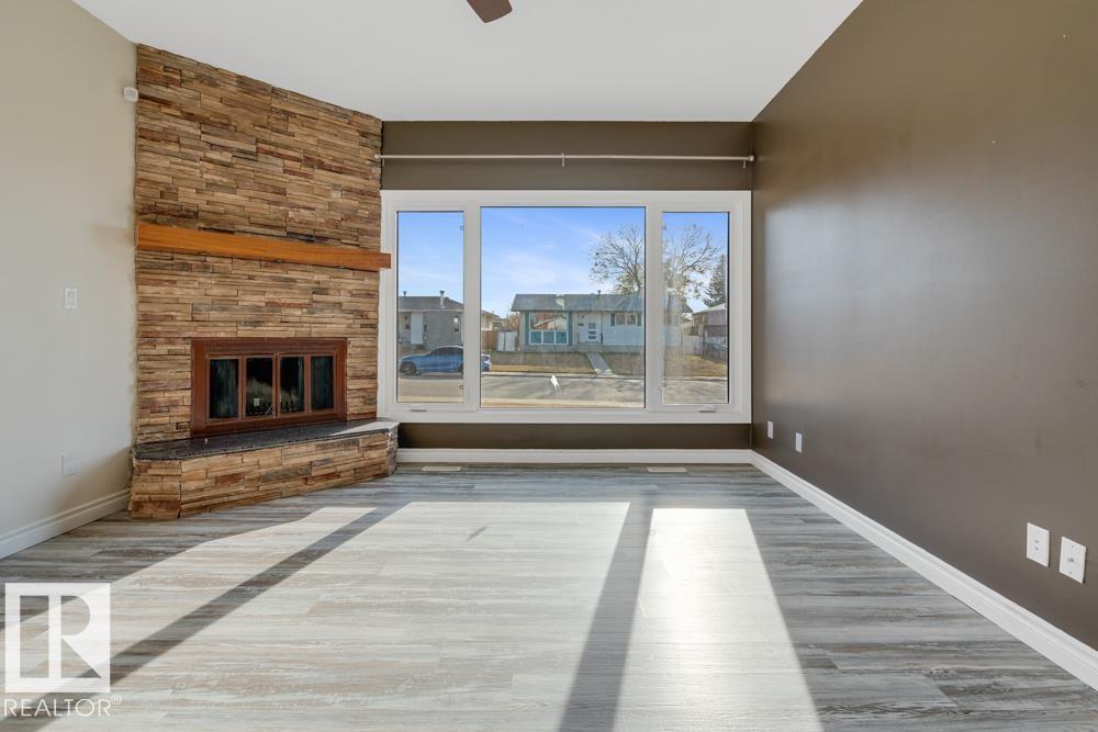 8712 151 Av Nw, Edmonton, Alberta  T5E 5Y2 - Photo 4 - E4464544