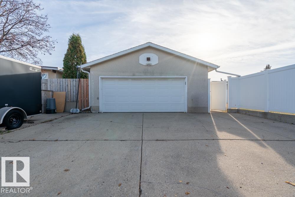 8712 151 Av Nw, Edmonton, Alberta  T5E 5Y2 - Photo 43 - E4464544