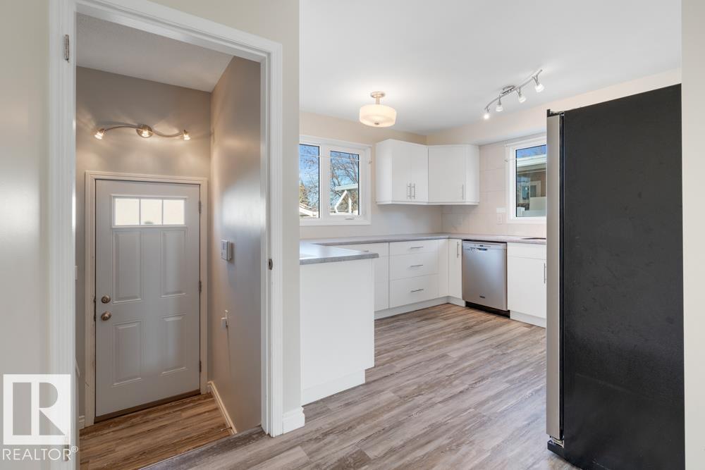 8712 151 Av Nw, Edmonton, Alberta  T5E 5Y2 - Photo 7 - E4464544