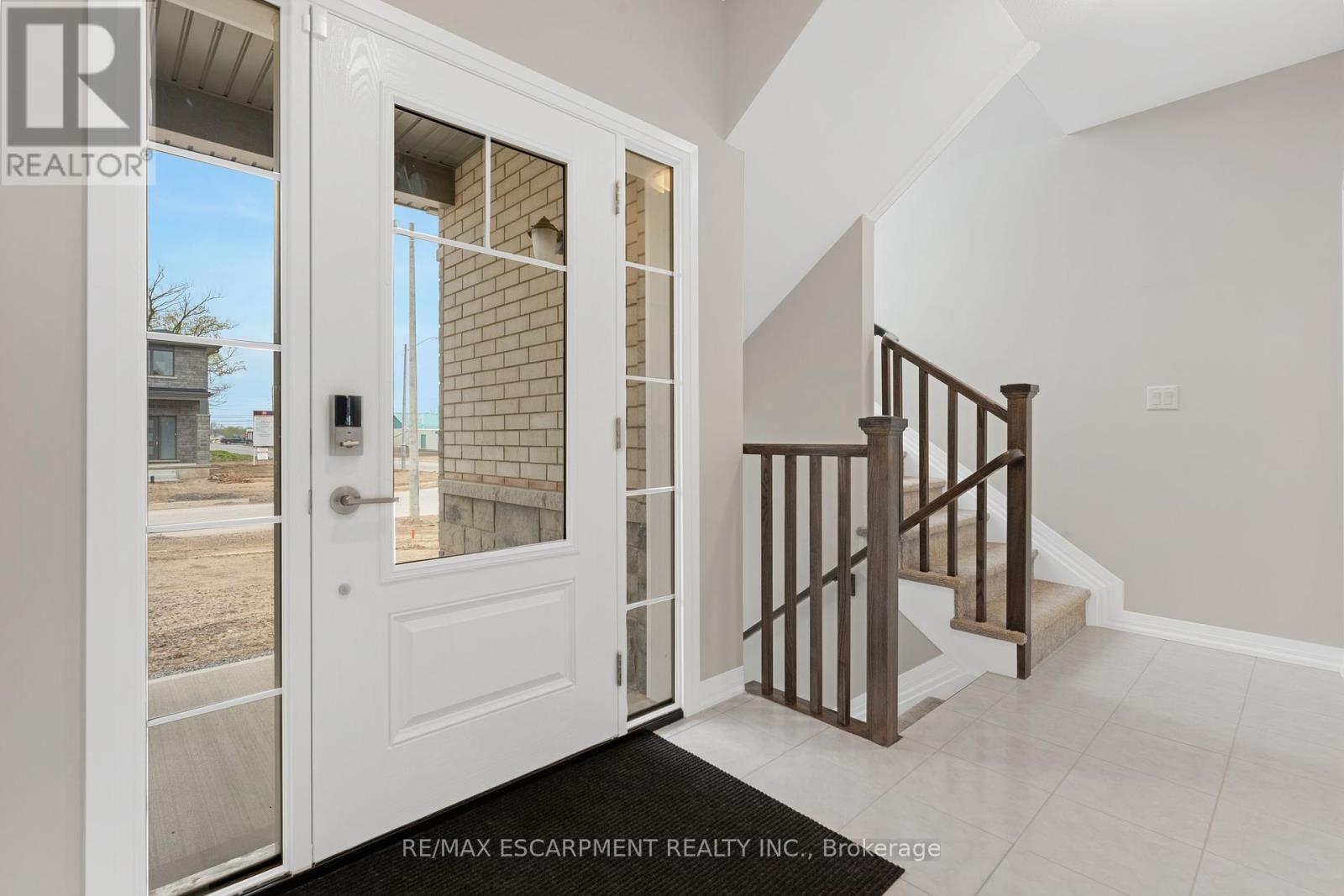 778 Bradford Avenue, Fort Erie, Ontario  L2A 0H3 - Photo 6 - X12155290