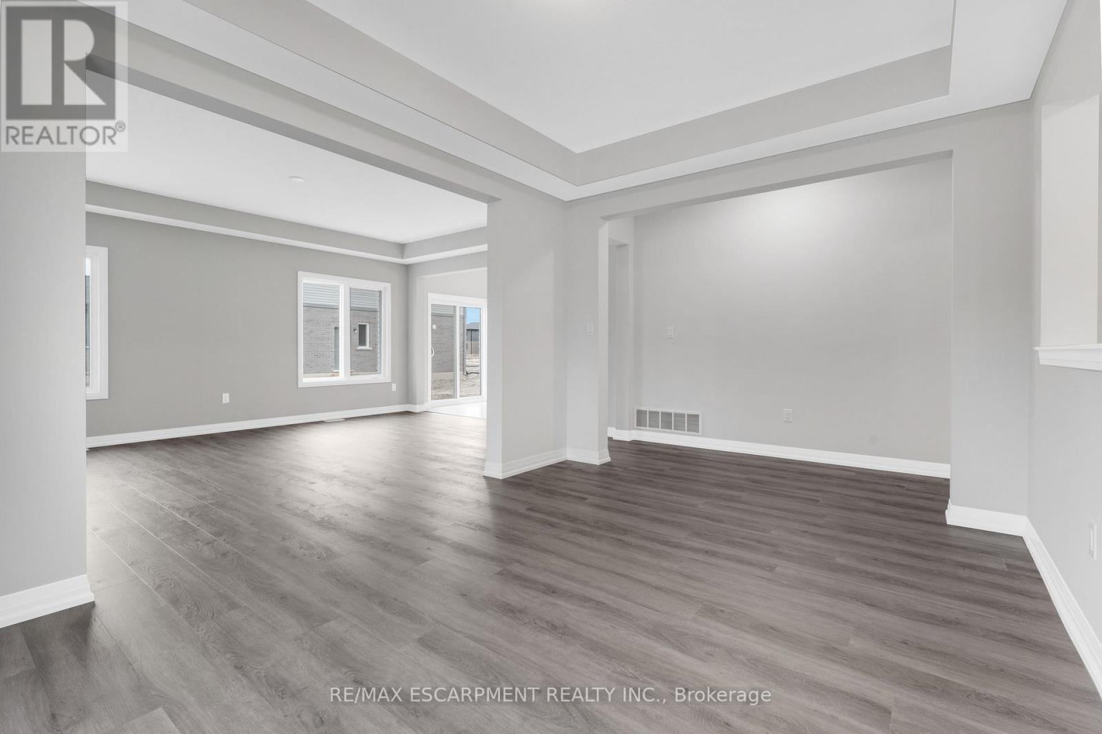 778 Bradford Avenue, Fort Erie, Ontario  L2A 0H3 - Photo 10 - X12155290