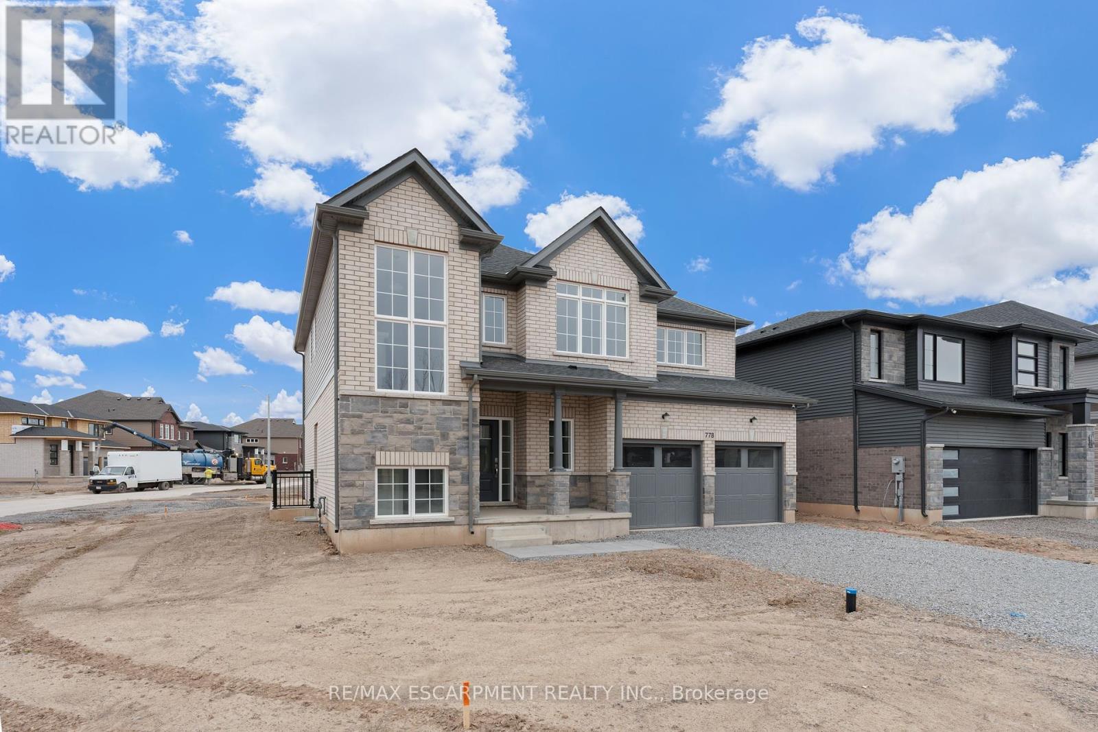 778 Bradford Avenue, Fort Erie, Ontario  L2A 0H3 - Photo 4 - X12155290