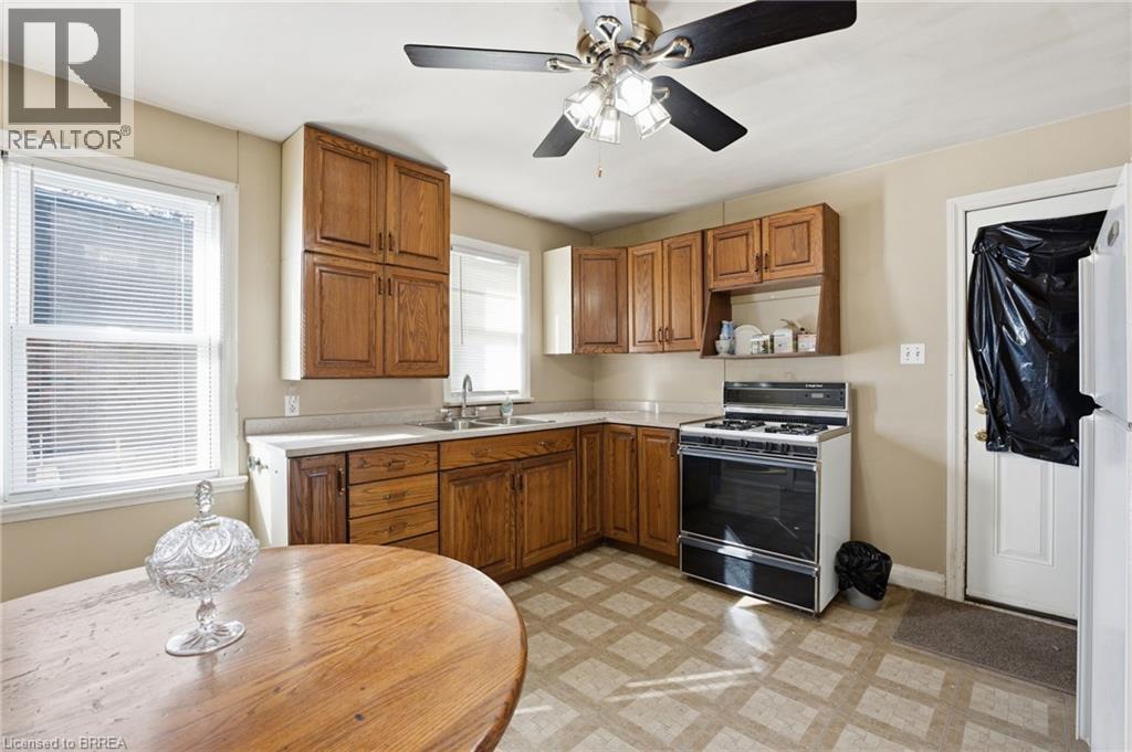 35 Edwin Street, Brantford, Ontario  N3T 4B8 - Photo 5 - 40776455