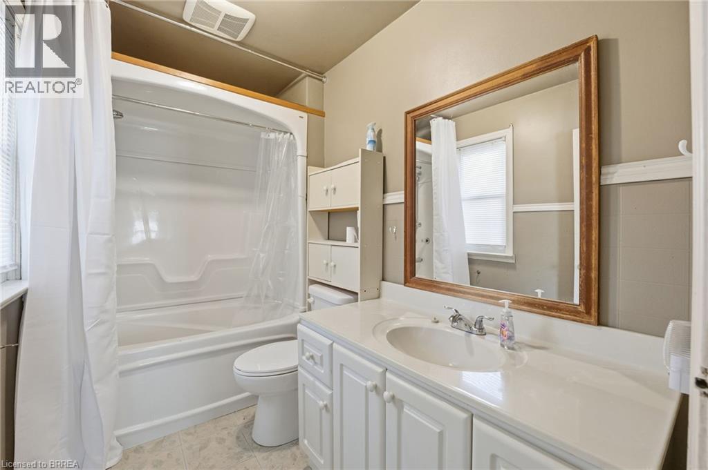 35 Edwin Street, Brantford, Ontario  N3T 4B8 - Photo 8 - 40776455