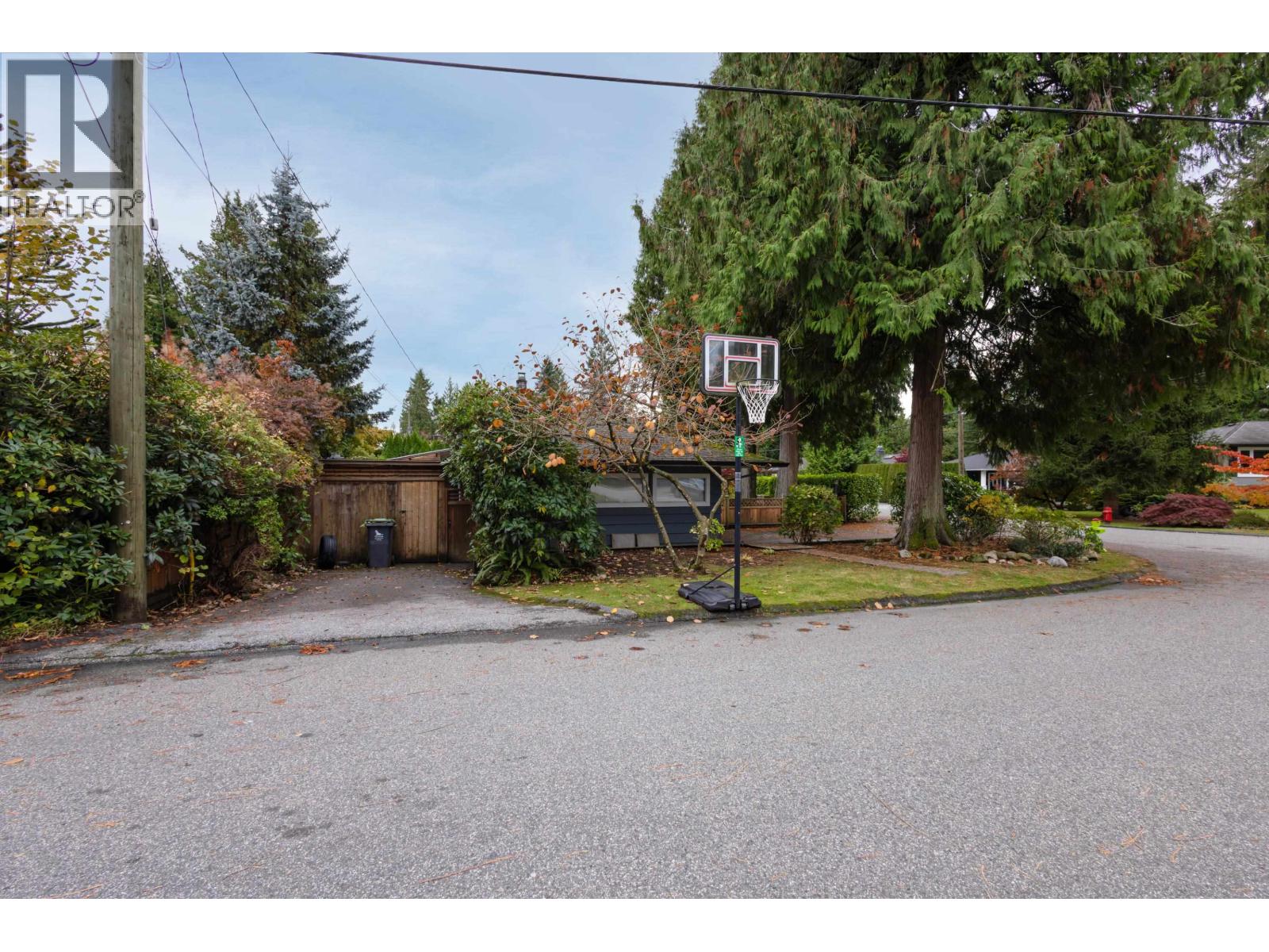 3440 Bluebonnet Road, North Vancouver, British Columbia V7R 4C8 - Photo 40 - R3063980
