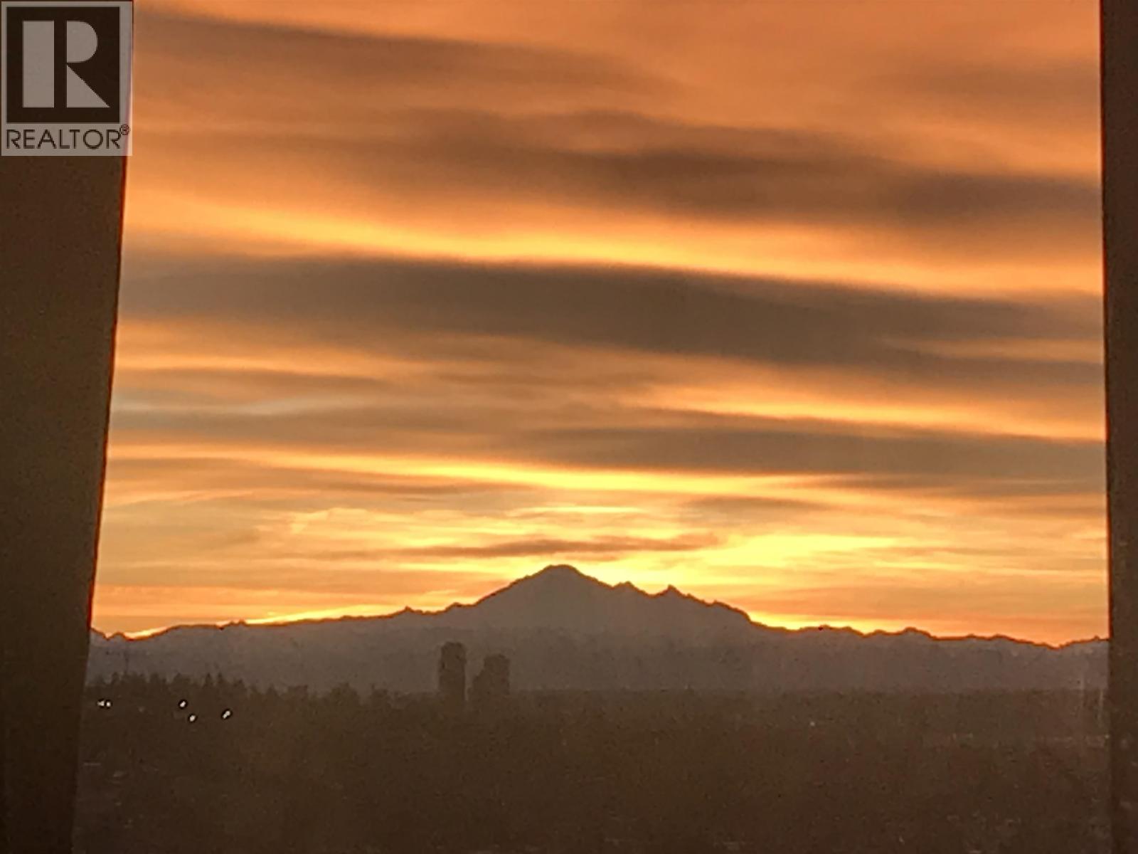 190 N Ellesmere Avenue, Burnaby, British Columbia  V5B 1J8 - Photo 4 - R3063986