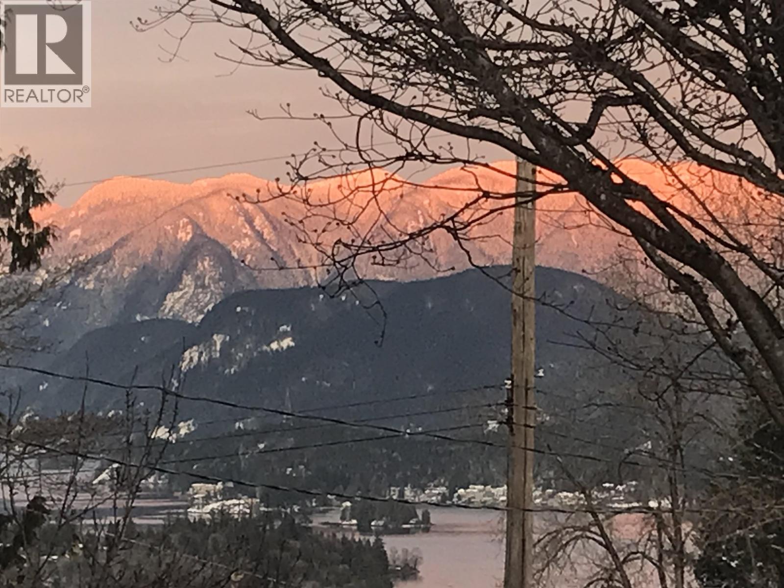 190 N Ellesmere Avenue, Burnaby, British Columbia  V5B 1J8 - Photo 6 - R3063986