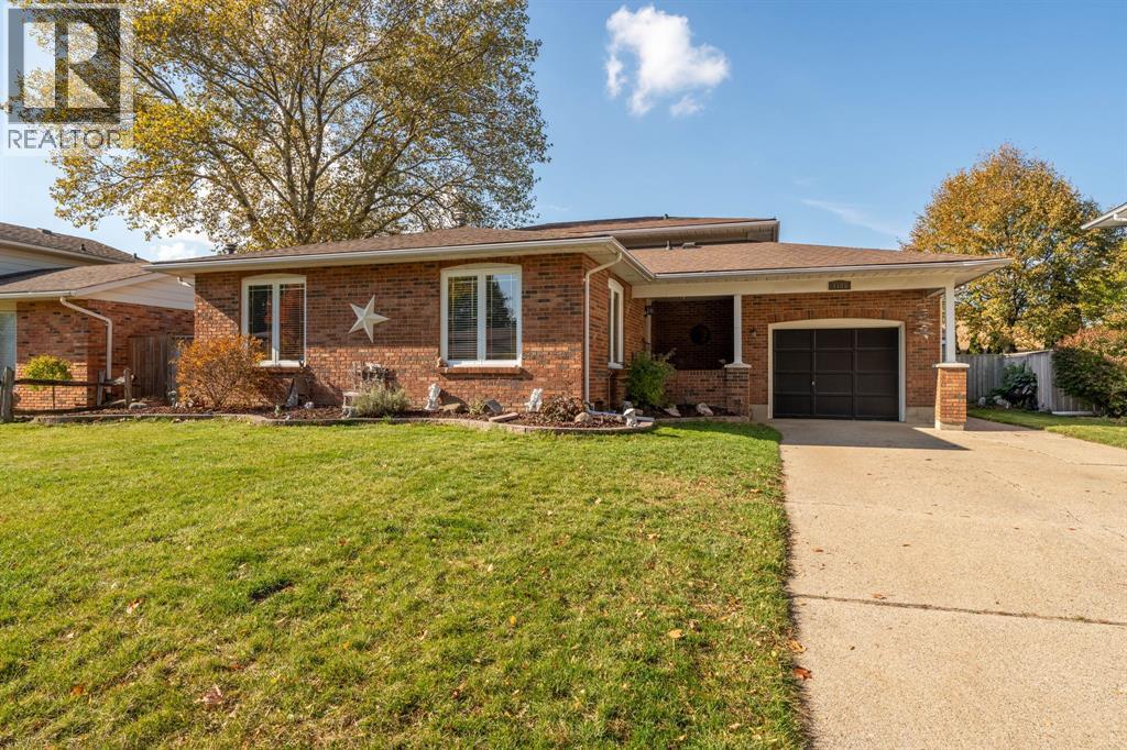 1105 SALISBURY STREET, Sarnia, Ontario