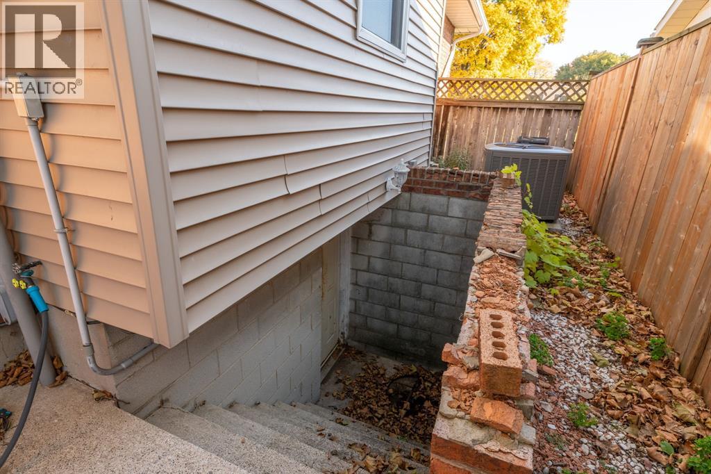 1105 Salisbury Street, Sarnia, Ontario  N7S 3V6 - Photo 41 - 25027679