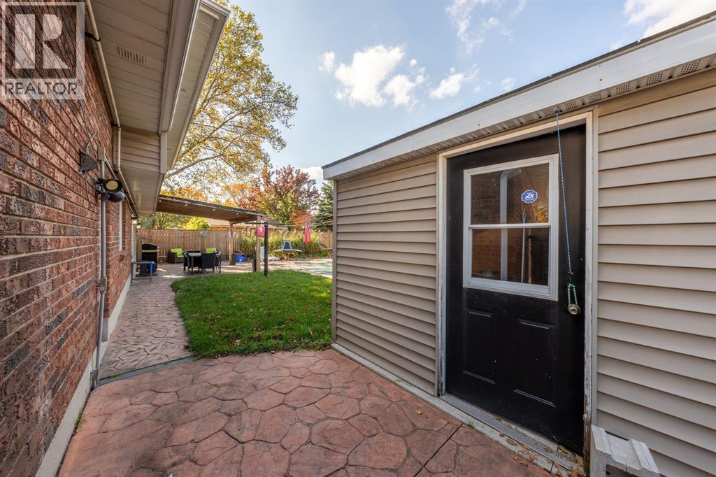 1105 Salisbury Street, Sarnia, Ontario  N7S 3V6 - Photo 38 - 25027679