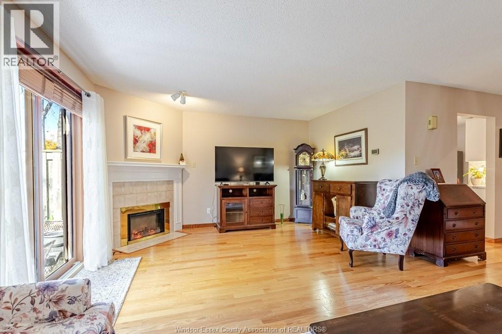 Photo 11 of 50 for 70 Glenroy Unit# 7