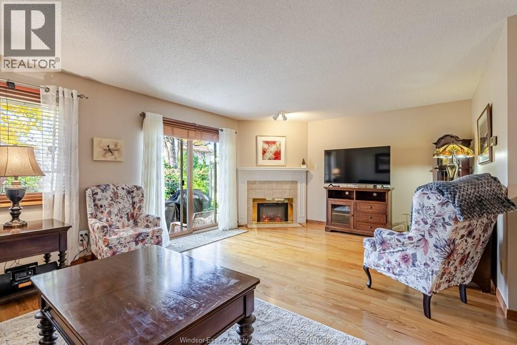 Photo 13 of 50 for 70 Glenroy Unit# 7