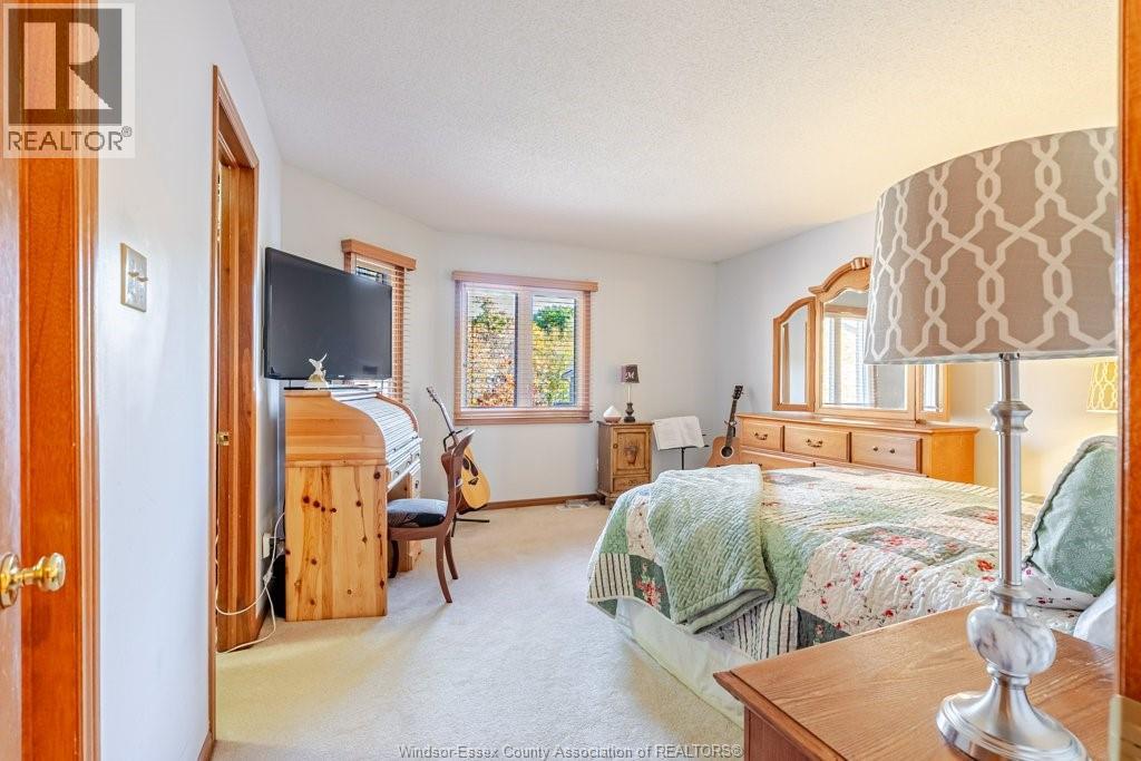 Photo 18 of 50 for 70 Glenroy Unit# 7