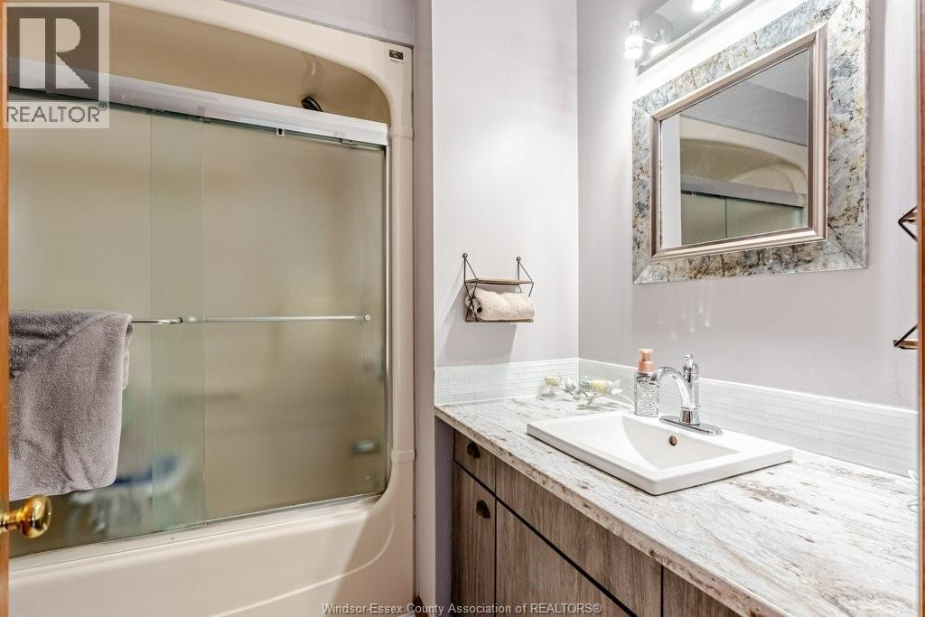 Photo 21 of 50 for 70 Glenroy Unit# 7