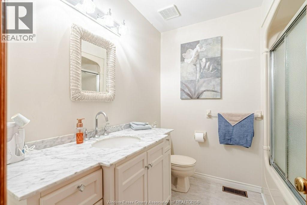 Photo 26 of 50 for 70 Glenroy Unit# 7