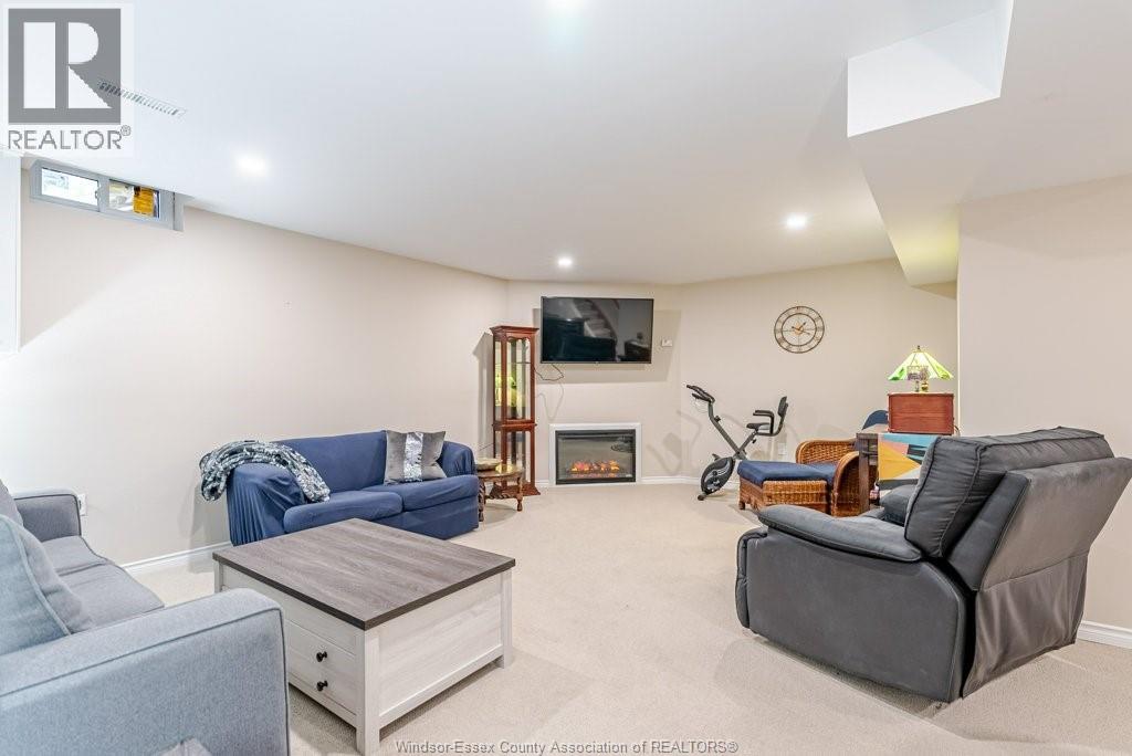 Photo 30 of 50 for 70 Glenroy Unit# 7