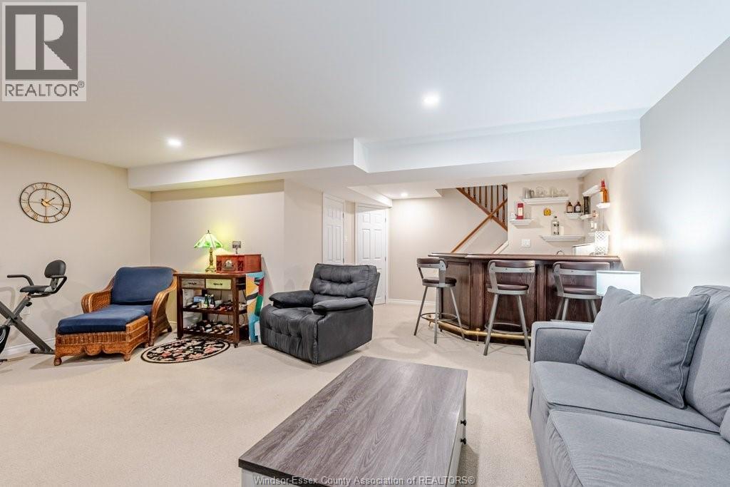 Photo 31 of 50 for 70 Glenroy Unit# 7