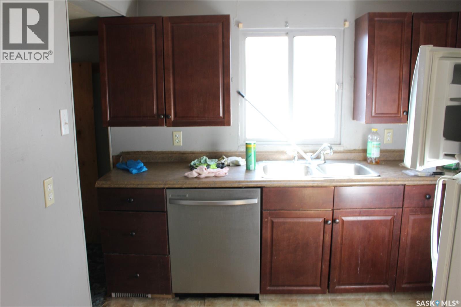 812 Cartier Avenue, Moose Jaw, Saskatchewan  S6H 1M1 - Photo 3 - SK018842