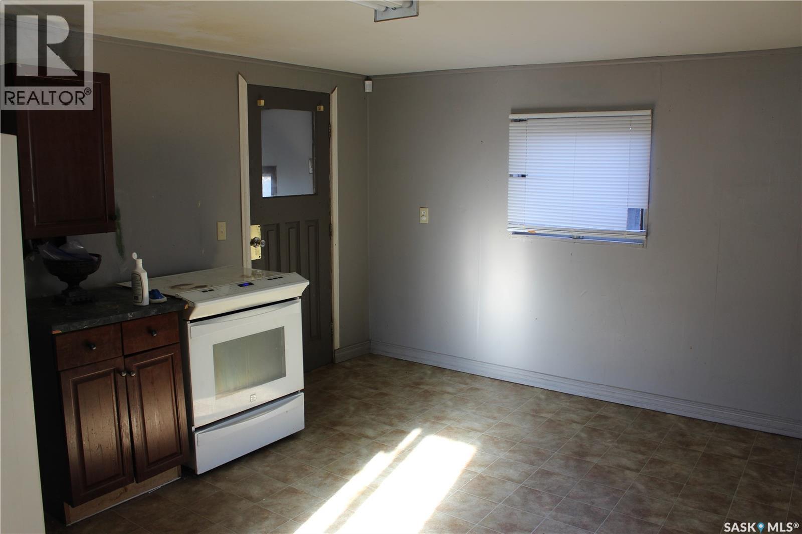 812 Cartier Avenue, Moose Jaw, Saskatchewan  S6H 1M1 - Photo 4 - SK018842