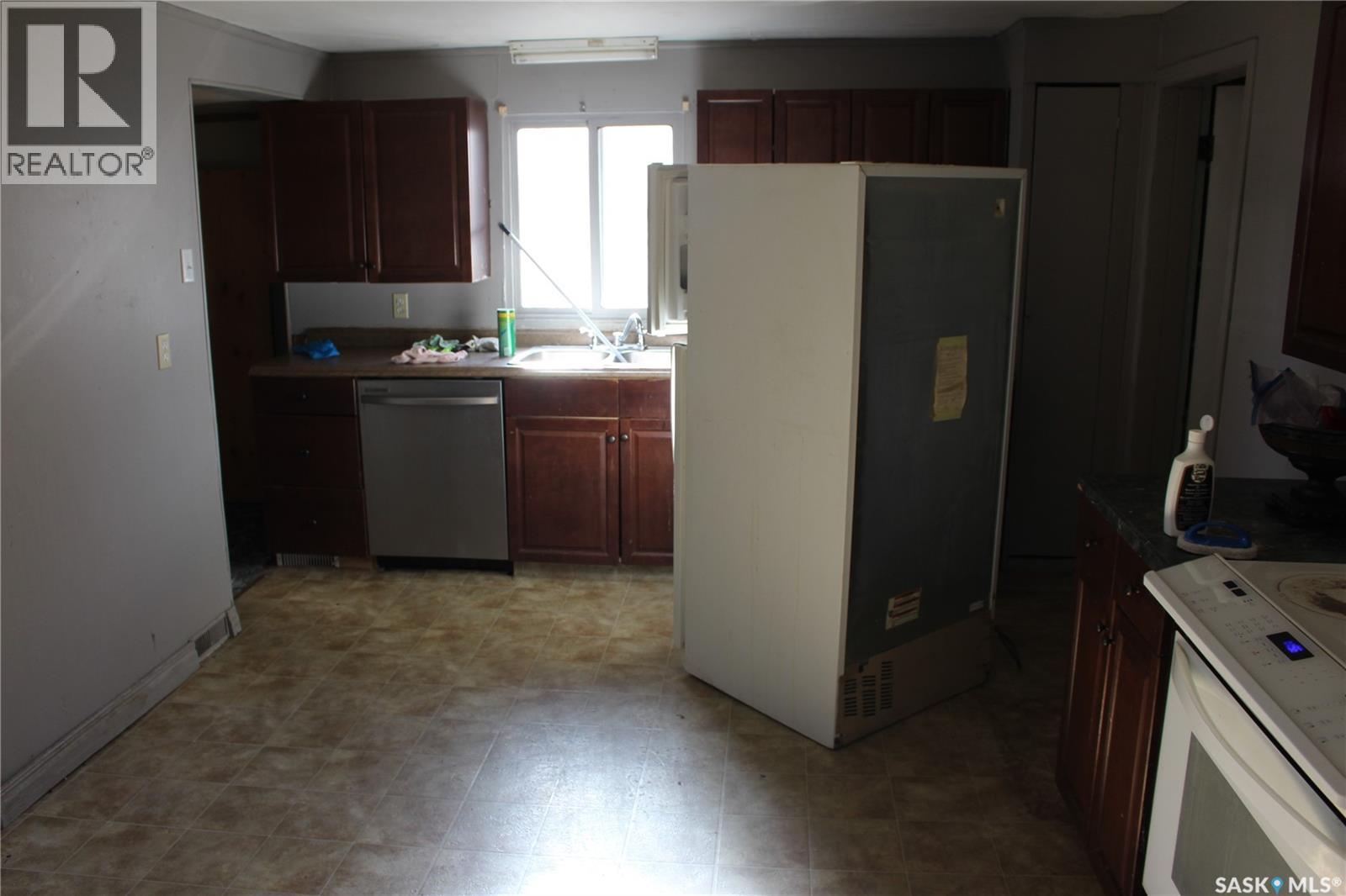 812 Cartier Avenue, Moose Jaw, Saskatchewan  S6H 1M1 - Photo 2 - SK018842