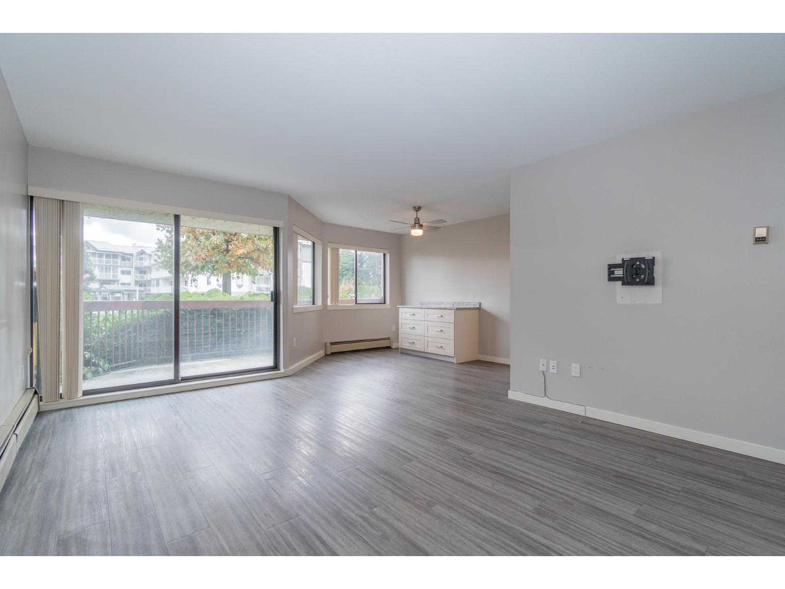 112 31955 Old Yale Road, Abbotsford, British Columbia  V2T 4N1 - Photo 4 - R3057189