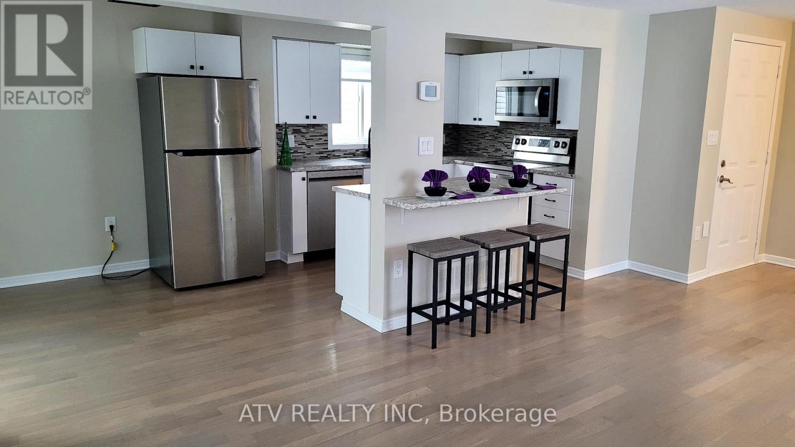 133 Columbia Road, Barrie, Ontario  L4N 8E3 - Photo 2 - S12482429