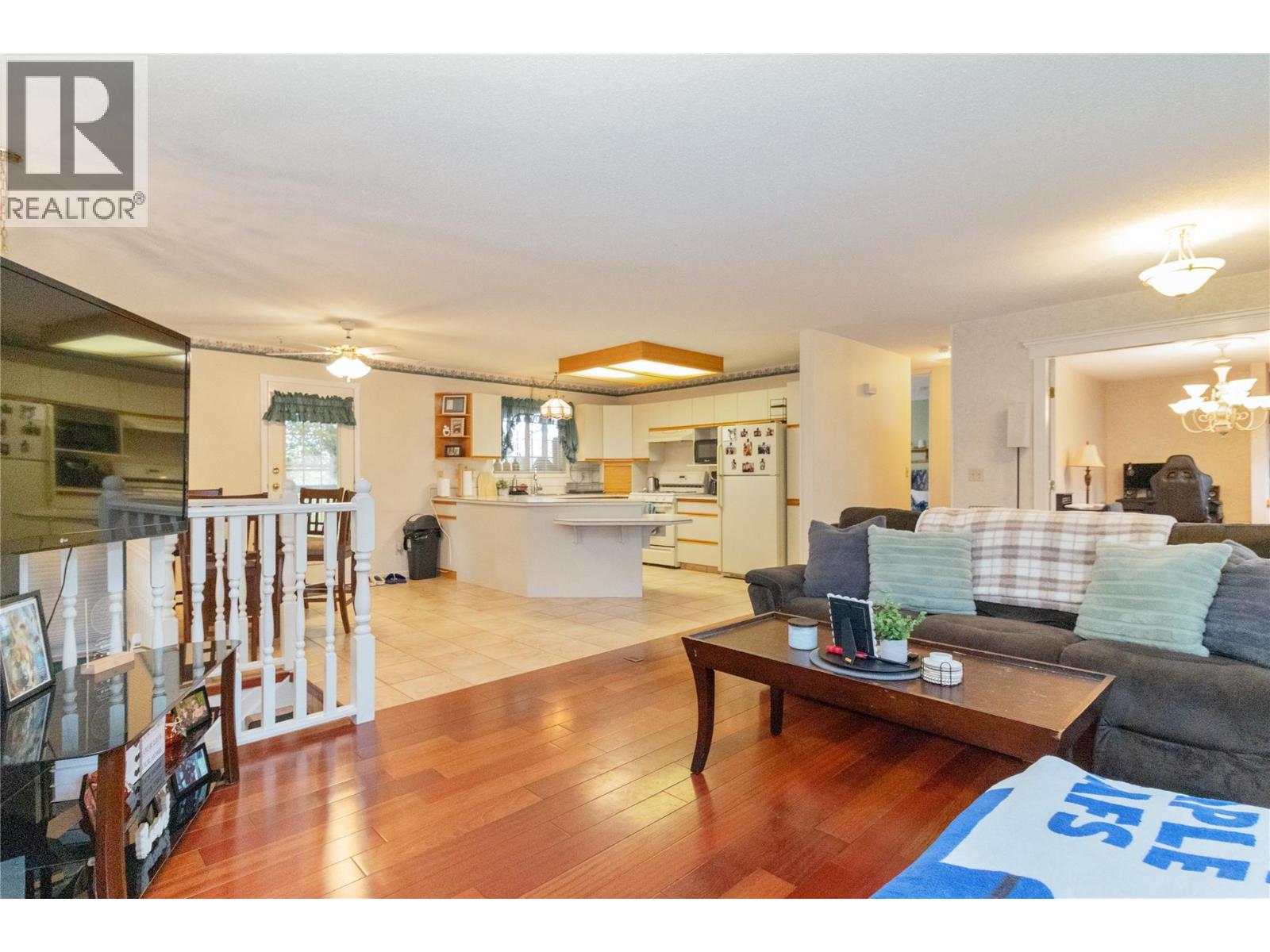 1040 Cactus Road, Kelowna, British Columbia  V1X 3N7 - Photo 4 - 10367240