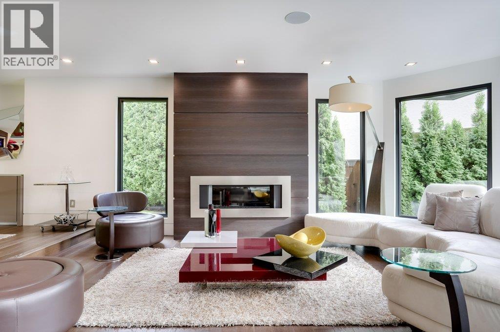 4577 Capilano Road, North Vancouver, British Columbia  V7R 4K3 - Photo 3 - R3063582