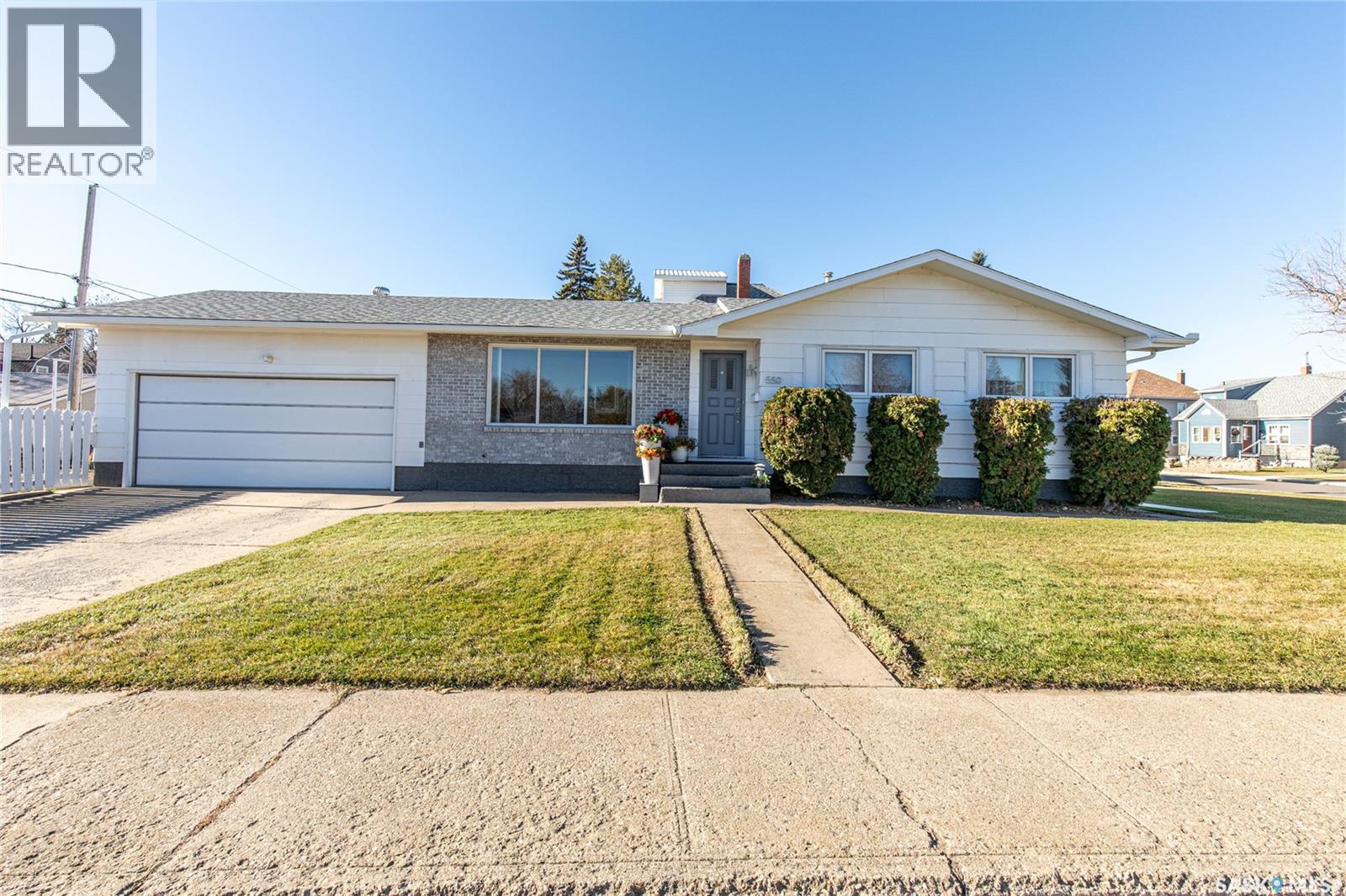550 3rd Avenue Nw, Moose Jaw, Saskatchewan  S6H 7B6 - Photo 1 - SK022263