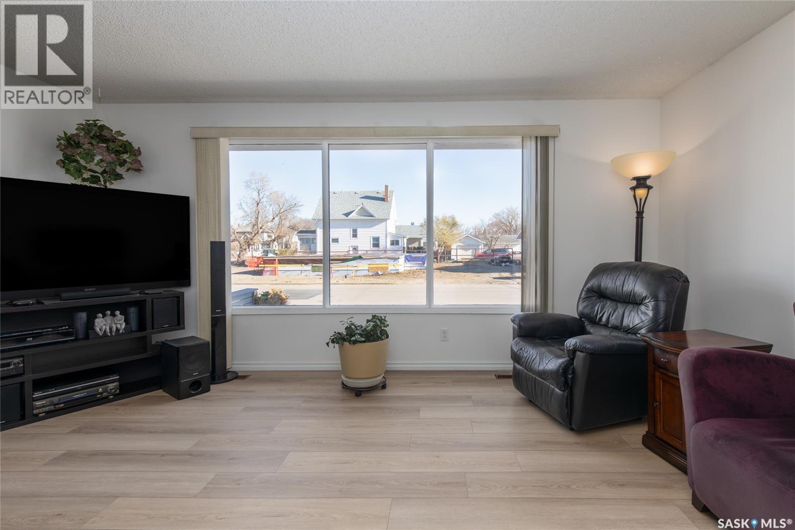 550 3rd Avenue Nw, Moose Jaw, Saskatchewan  S6H 7B6 - Photo 10 - SK022263