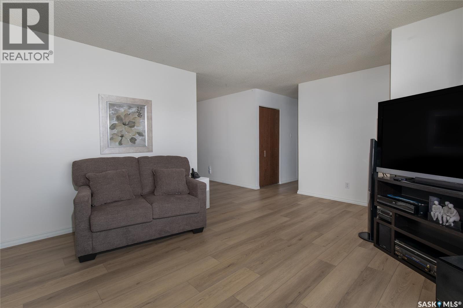 550 3rd Avenue Nw, Moose Jaw, Saskatchewan  S6H 7B6 - Photo 12 - SK022263