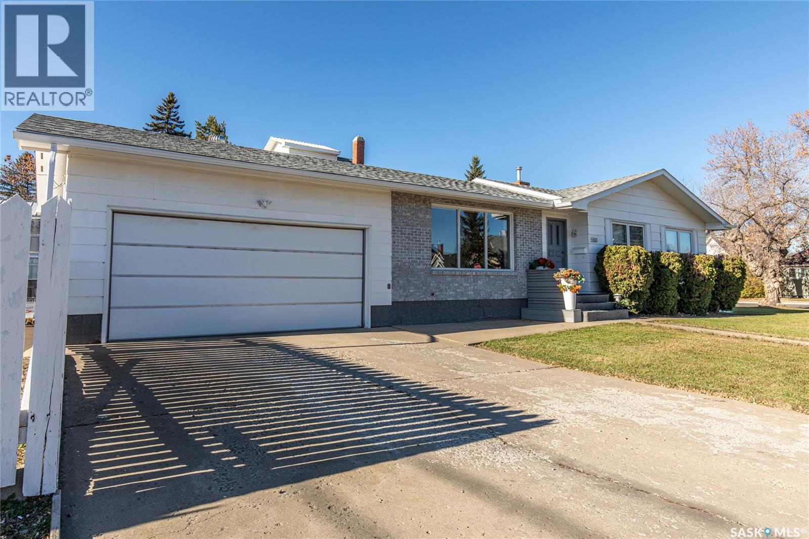 550 3rd Avenue Nw, Moose Jaw, Saskatchewan  S6H 7B6 - Photo 2 - SK022263
