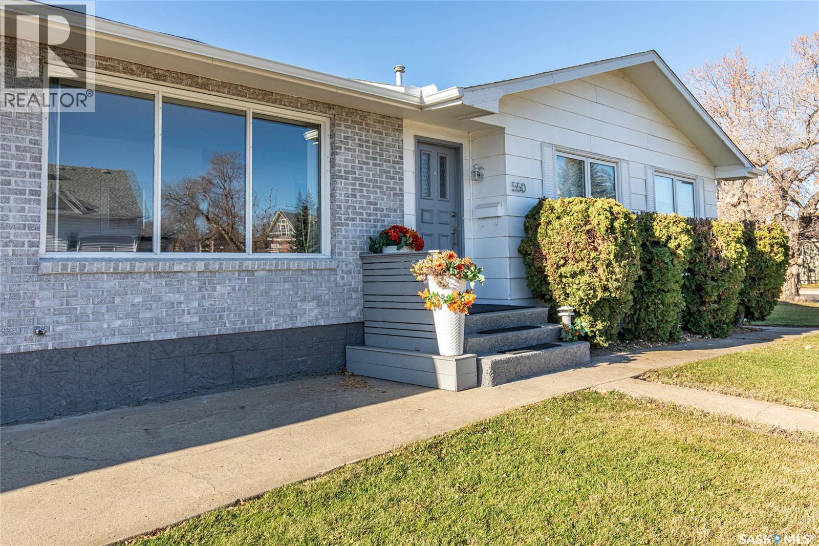 550 3rd Avenue Nw, Moose Jaw, Saskatchewan  S6H 7B6 - Photo 3 - SK022263